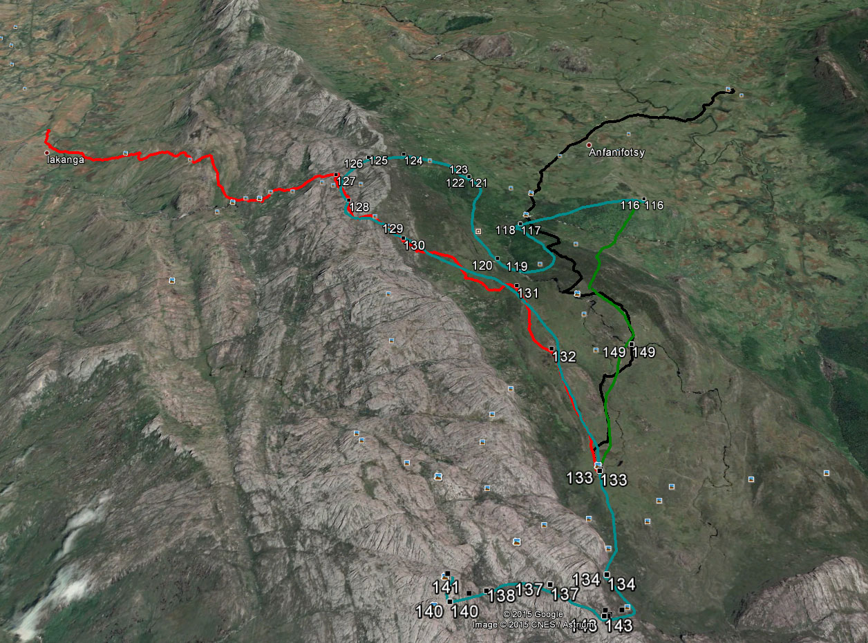 De kaart van de trekkings in 2004 en 2015 in 3D formaat (in Google Earth)
